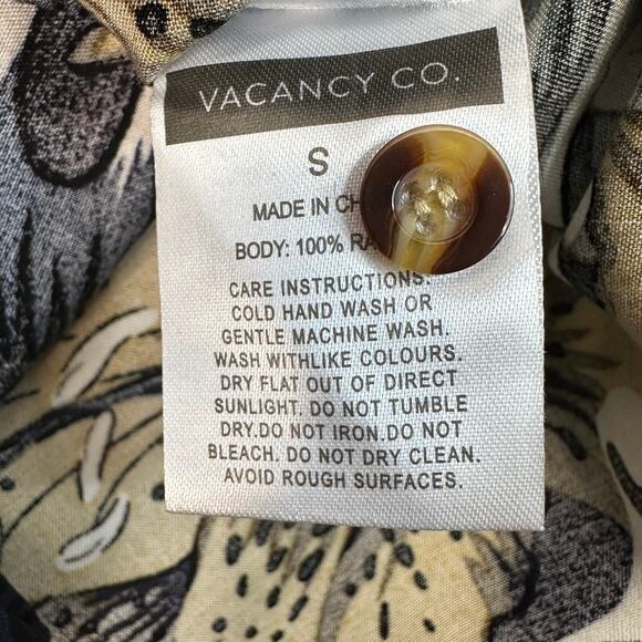 Vacancy Co Cheetah Rayon Shirt Mens S Black Yellow Tropical Short Sleeve Button - Picture 9 of 10